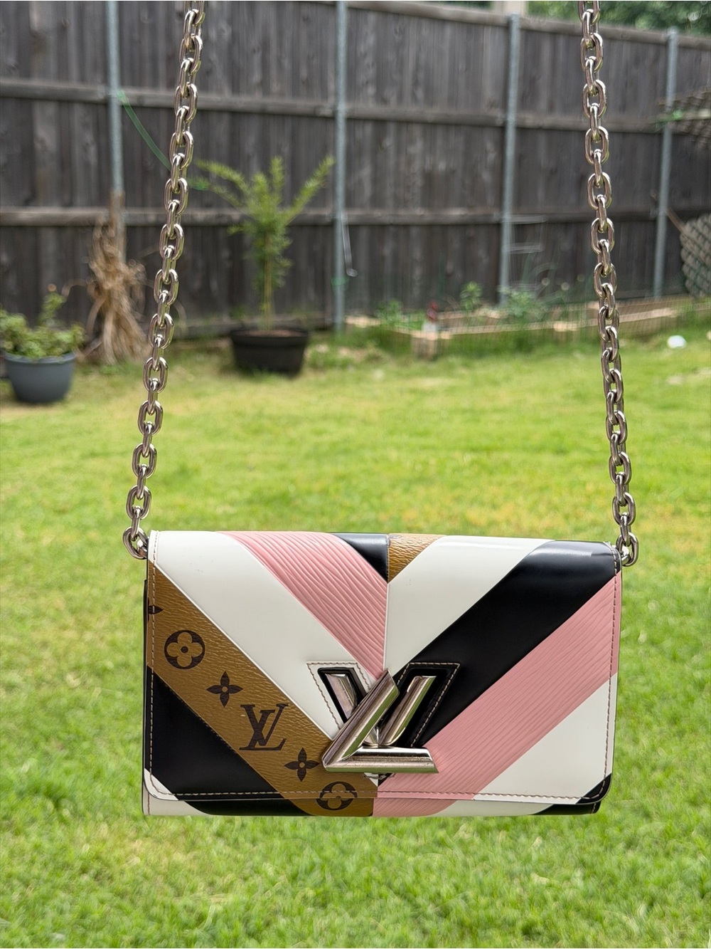 Epi Reverse Monogram Twist Shoulder Bag MM Rose Ballerine